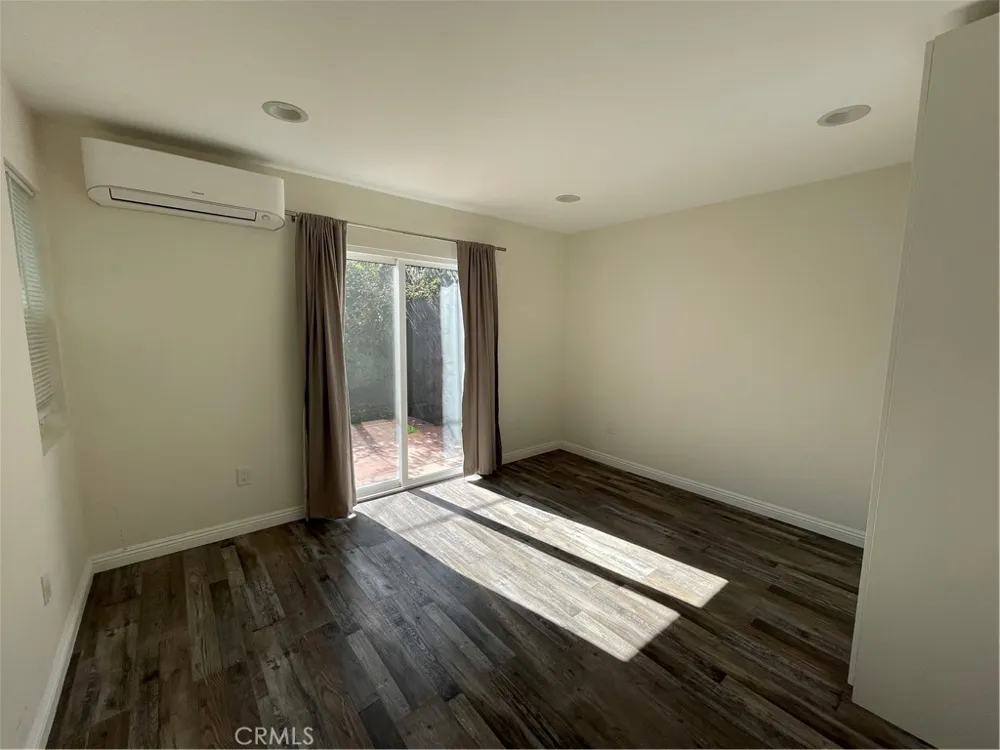22018 Martinez St Woodland Hills, CA 91364