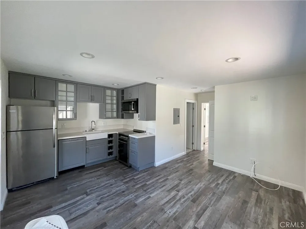 22018 Martinez St Woodland Hills, CA 91364