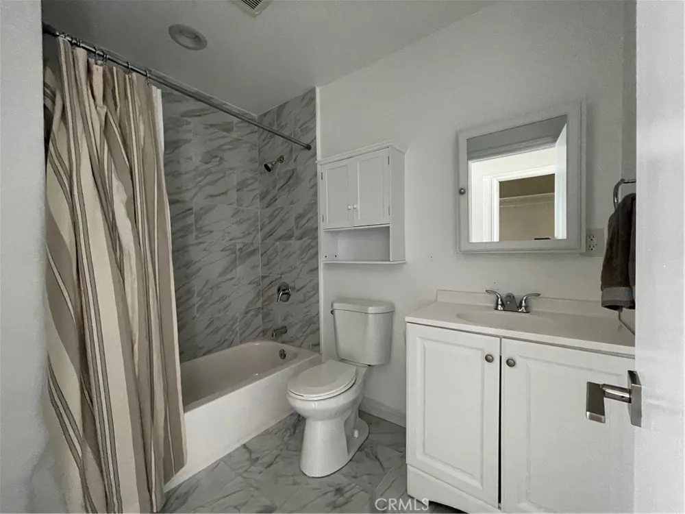 22018 Martinez St Woodland Hills, CA 91364