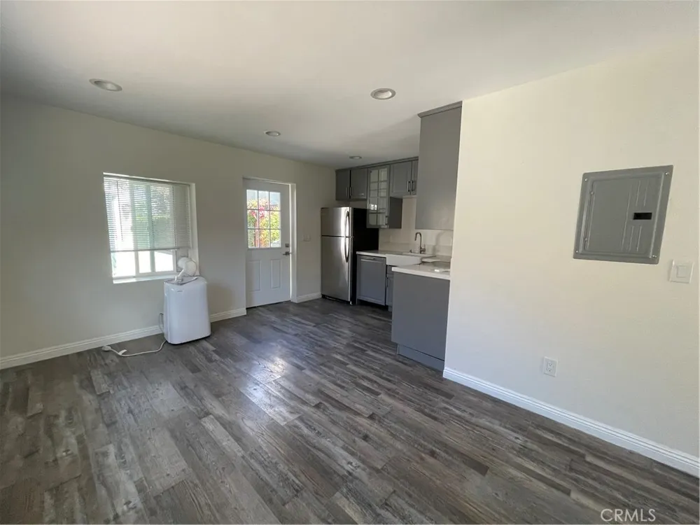 22018 Martinez St Woodland Hills, CA 91364