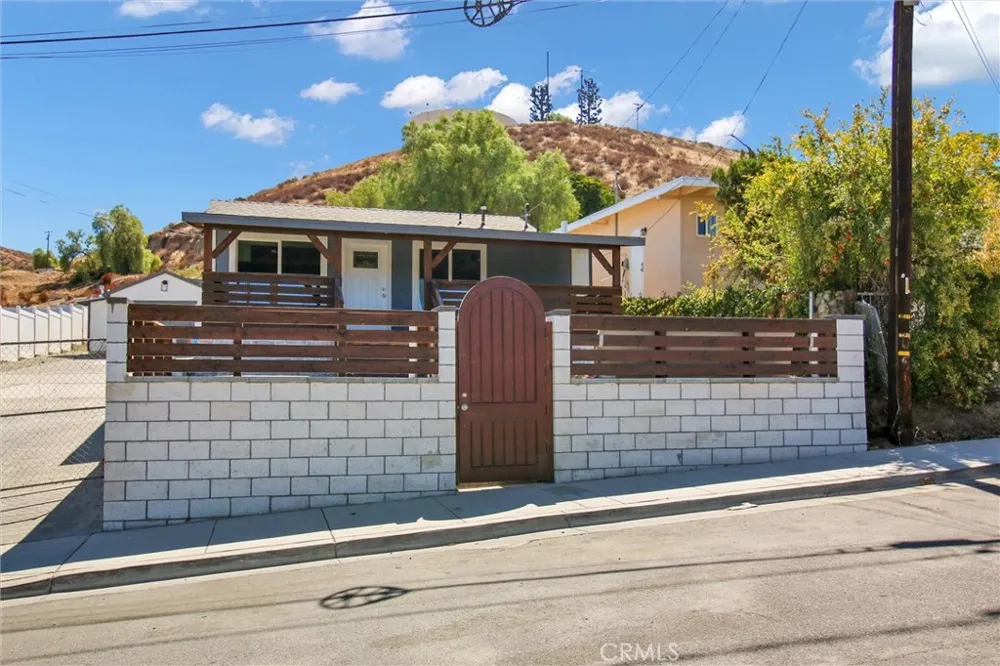 108 S Chestnut Lake Elsinore, CA 92530