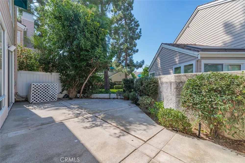 15 Harborcrest Irvine, CA 92604