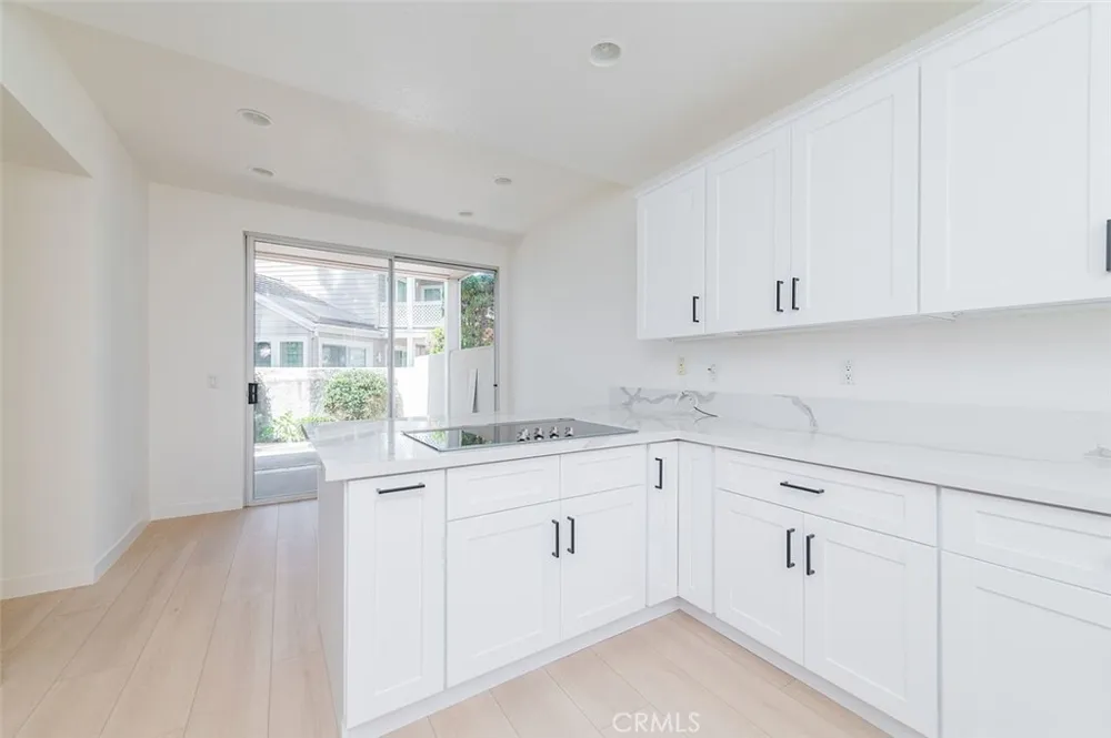 15 Harborcrest Irvine, CA 92604