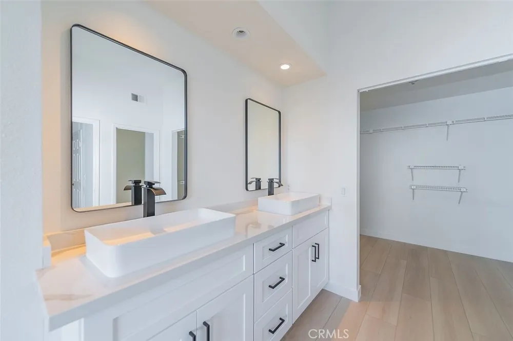 15 Harborcrest Irvine, CA 92604