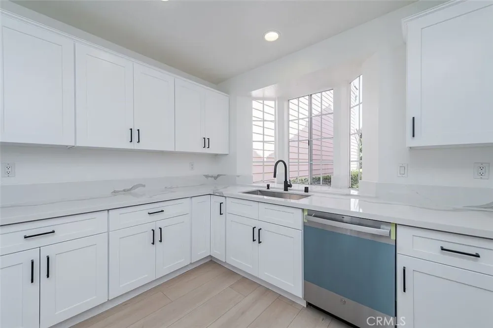 15 Harborcrest Irvine, CA 92604