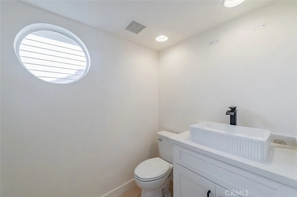 15 Harborcrest Irvine, CA 92604