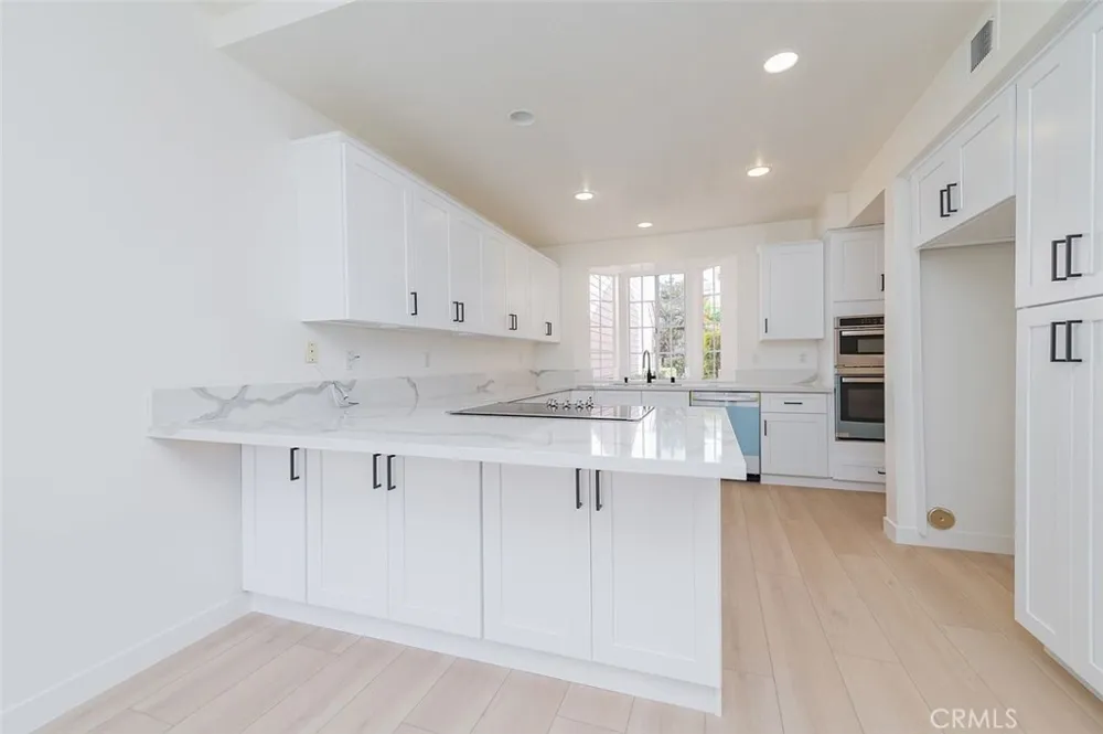 15 Harborcrest Irvine, CA 92604