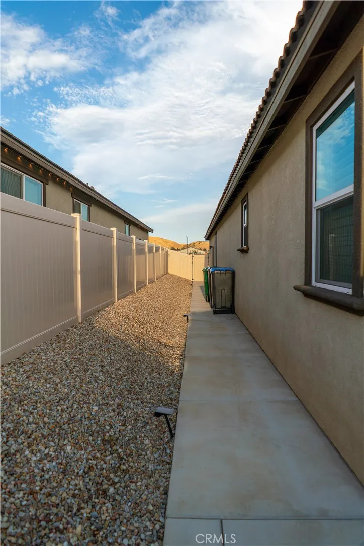 1749 Oleander Banning, CA 92220