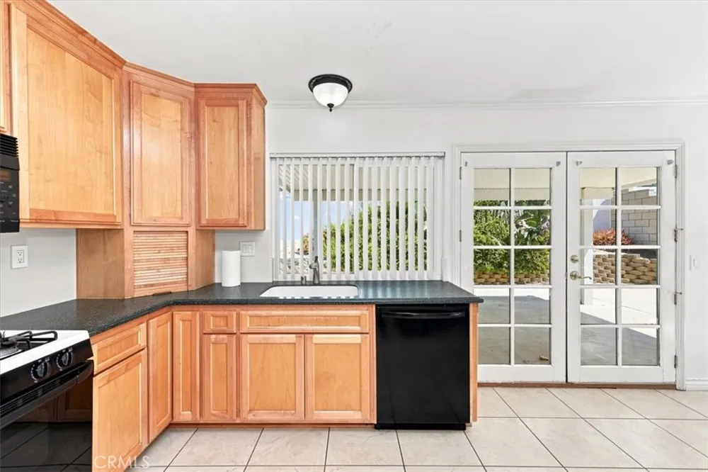 2877 Sulky Court Riverside, CA 92504