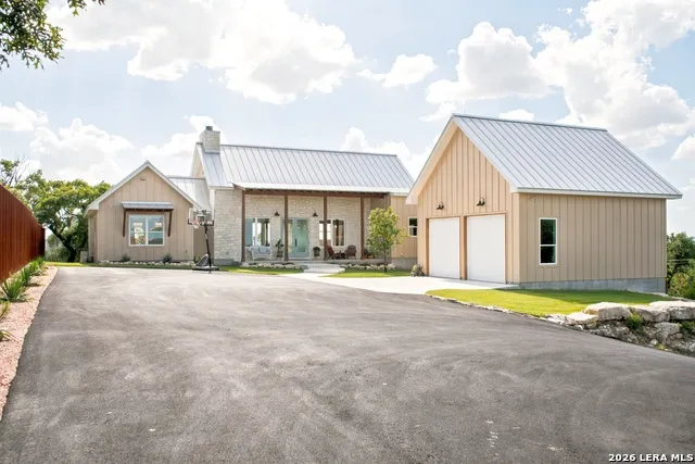 812 PLEASANT VALLEY DR Boerne, TX 78006