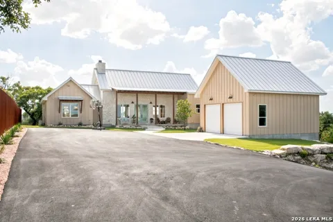 812 PLEASANT VALLEY DR