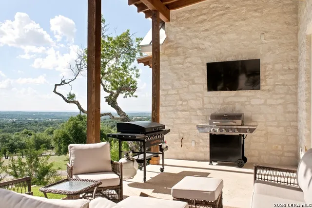 812 PLEASANT VALLEY DR Boerne, TX 78006