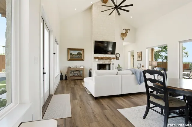 812 PLEASANT VALLEY DR Boerne, TX 78006