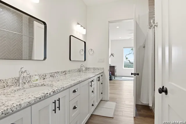812 PLEASANT VALLEY DR Boerne, TX 78006