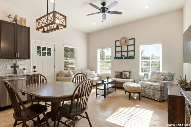 812 PLEASANT VALLEY DR Boerne, TX 78006