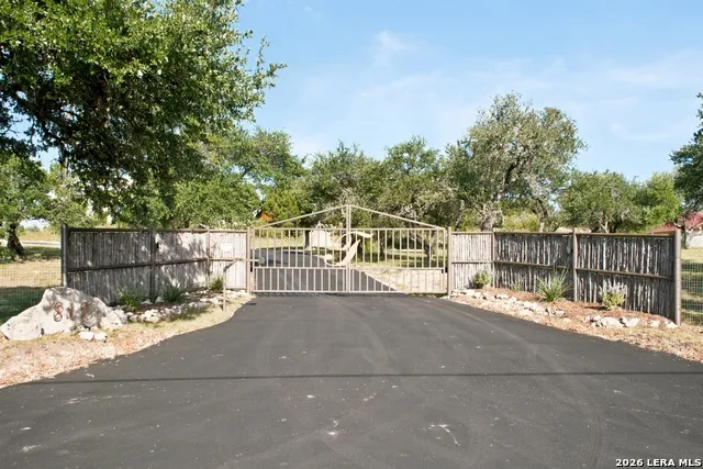 812 PLEASANT VALLEY DR Boerne, TX 78006