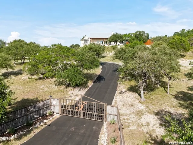 812 PLEASANT VALLEY DR Boerne, TX 78006