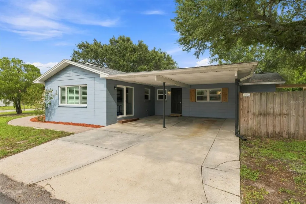 2001 E HANNA AVENUE Tampa, FL 33610