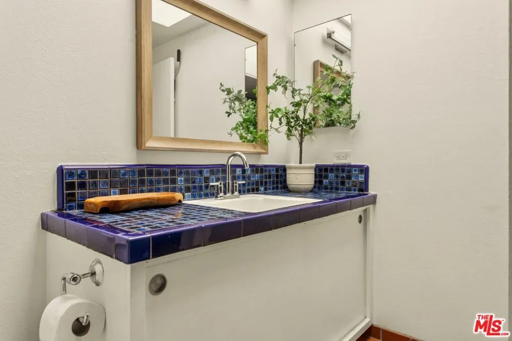 1701 Clinton Street #321 Los Angeles, CA 90026