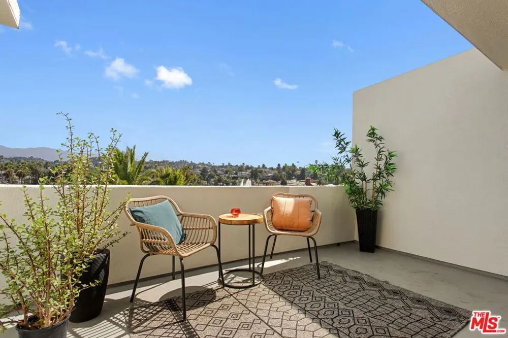 1701 Clinton Street #321 Los Angeles, CA 90026