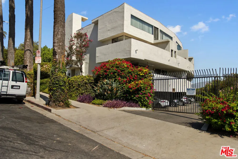 1701 Clinton Street #321 Los Angeles, CA 90026