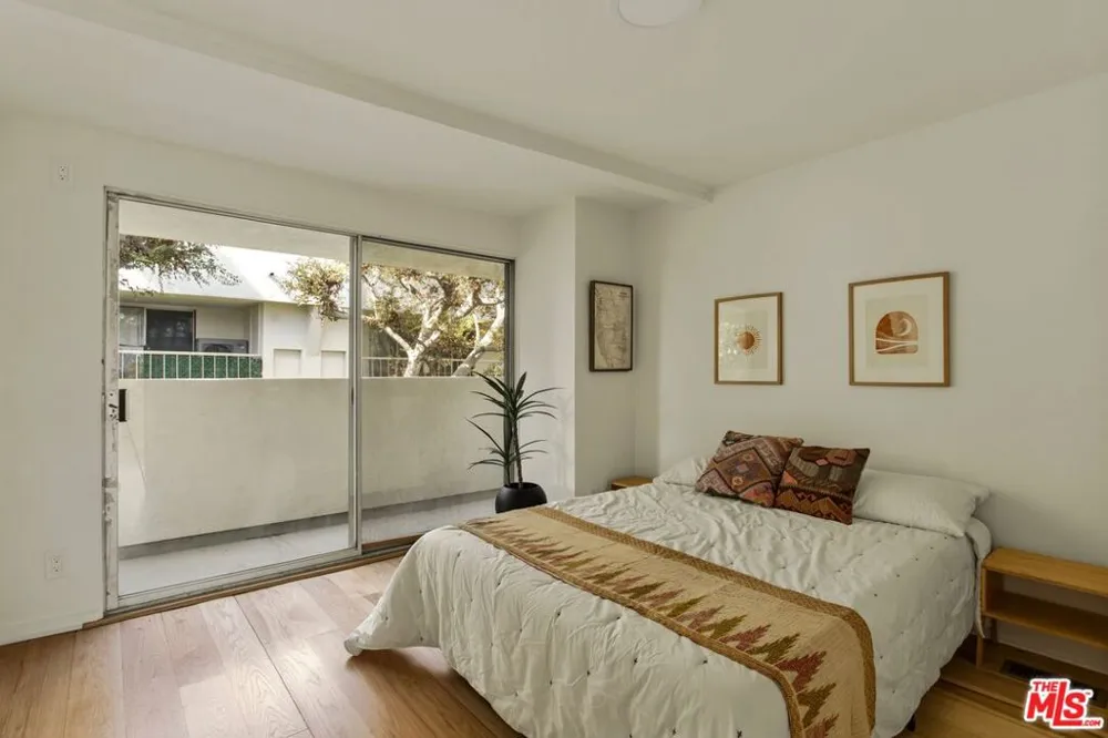 1701 Clinton Street #321 Los Angeles, CA 90026