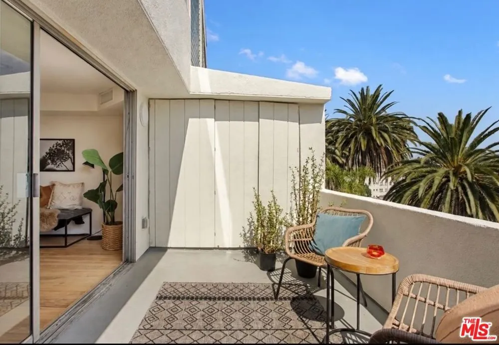 1701 Clinton Street #321 Los Angeles, CA 90026
