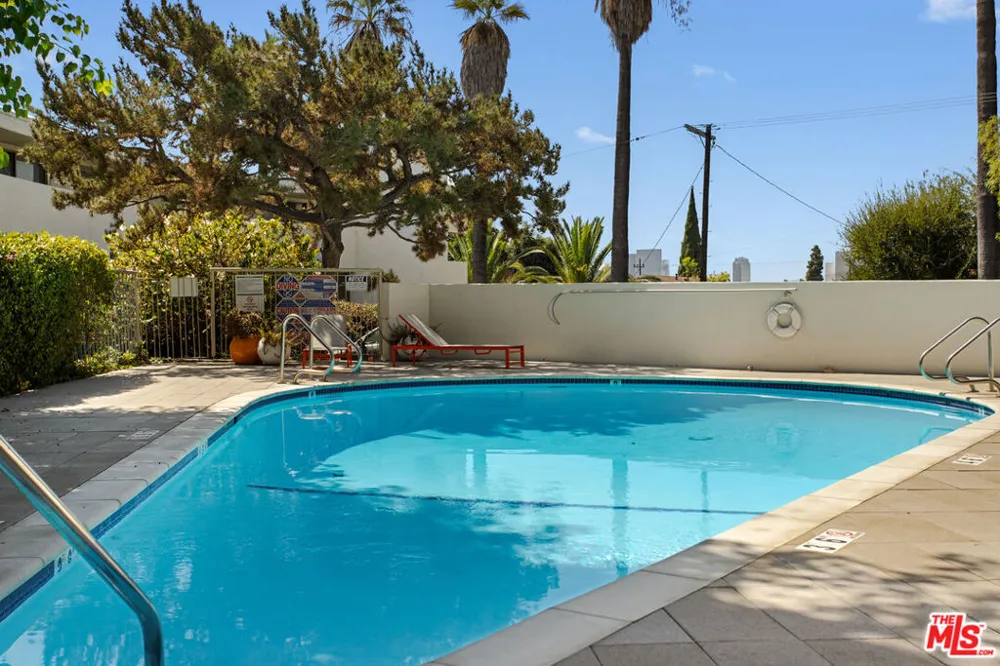 1701 Clinton Street #321 Los Angeles, CA 90026