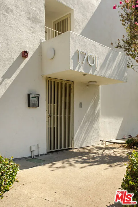 1701 Clinton Street #321 Los Angeles, CA 90026