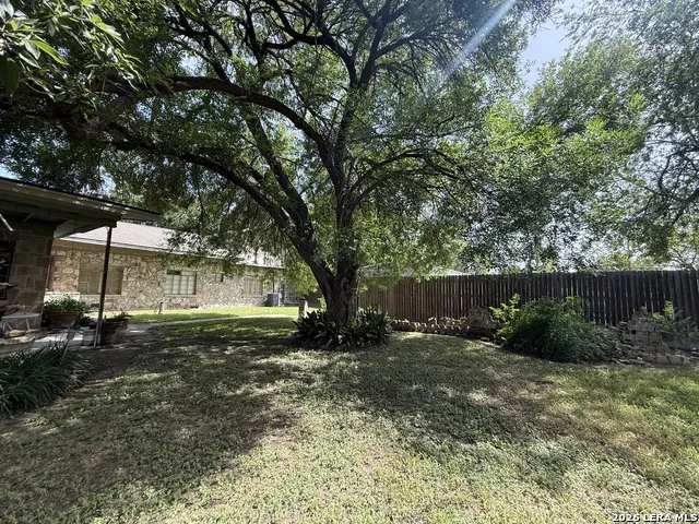 100 Hazel Ave Three Rivers, TX 78071