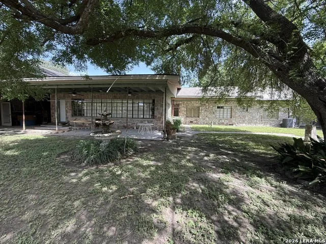 100 Hazel Ave Three Rivers, TX 78071
