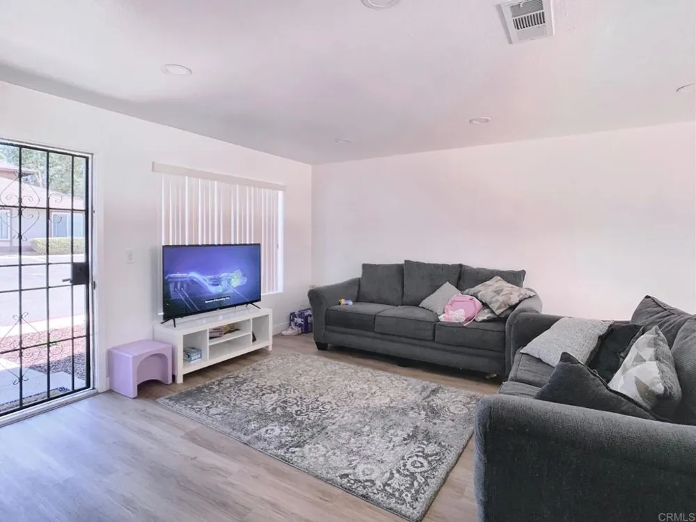 319 Sun Court El Cajon, CA 92021