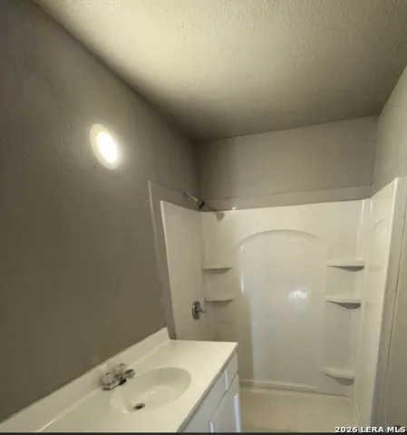 627 BEXAR DR San Antonio, TX 78228