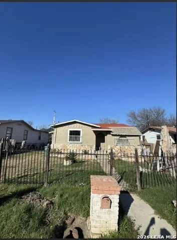627 BEXAR DR San Antonio, TX 78228