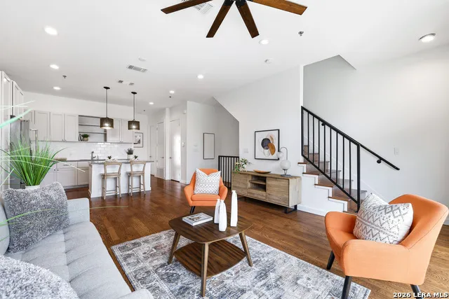808 E MYRTLE ST San Antonio, TX 78212