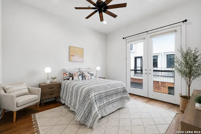 808 E MYRTLE ST San Antonio, TX 78212