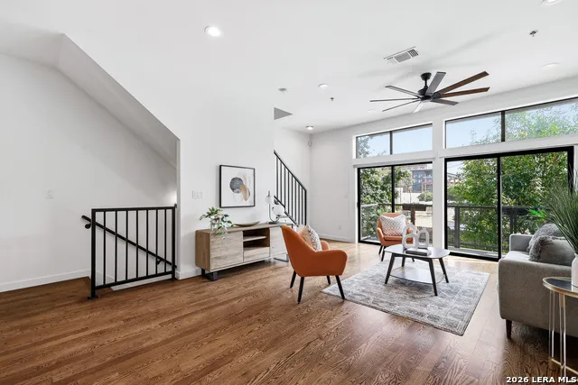 808 E MYRTLE ST San Antonio, TX 78212