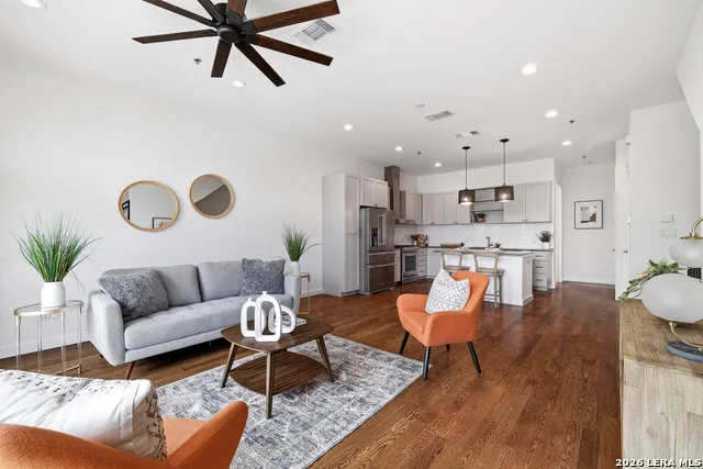 808 E MYRTLE ST San Antonio, TX 78212