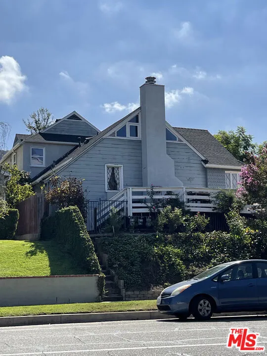 1801 Hillside Drive Glendale, CA 91208