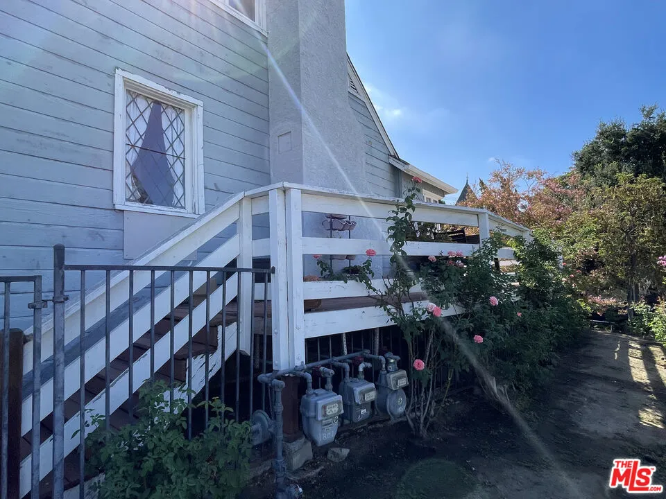 1801 Hillside Drive Glendale, CA 91208