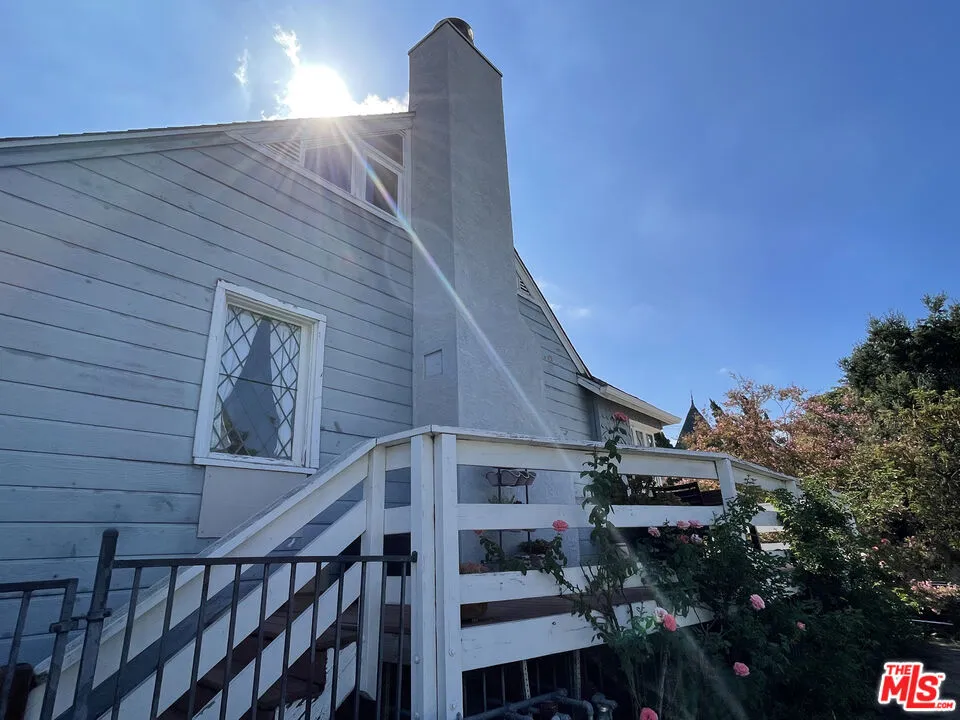 1801 Hillside Drive Glendale, CA 91208