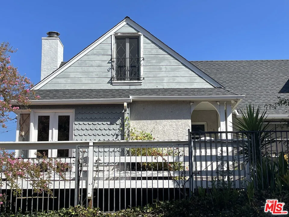 1801 Hillside Drive Glendale, CA 91208