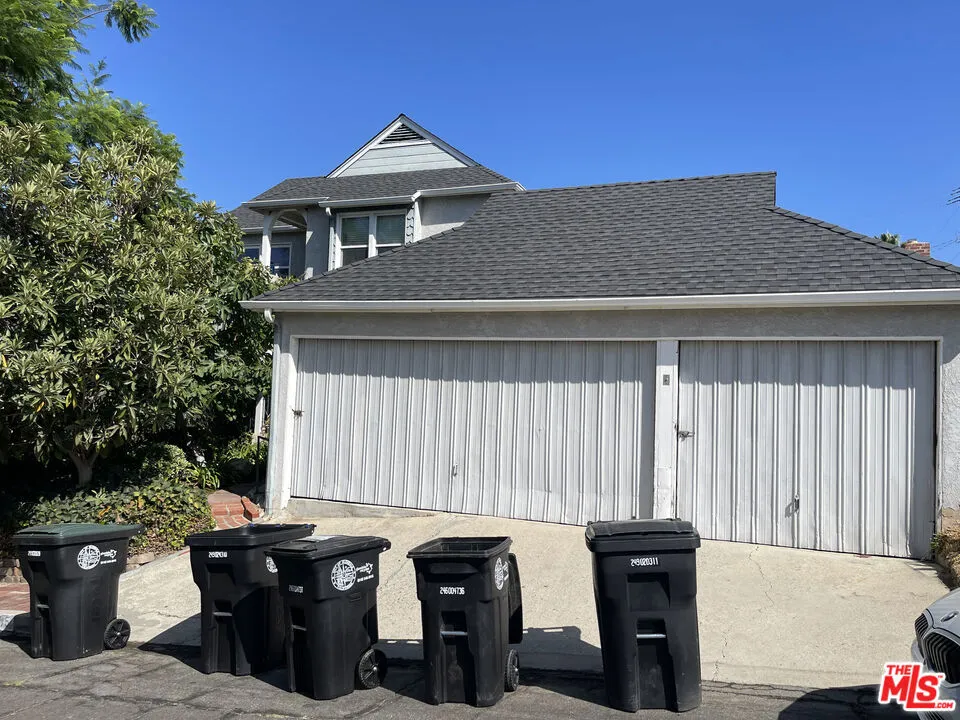 1801 Hillside Drive Glendale, CA 91208