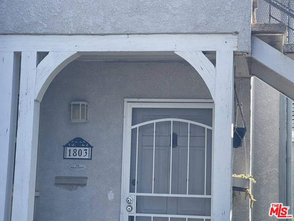 1801 Hillside Drive Glendale, CA 91208
