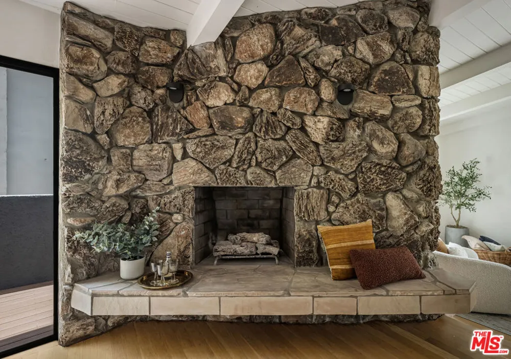 2426 Cazaux Place Los Angeles, CA 90068