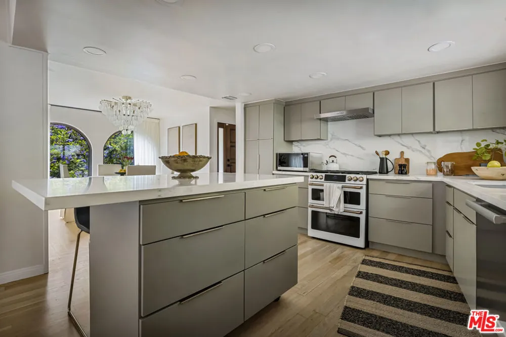 2426 Cazaux Place Los Angeles, CA 90068