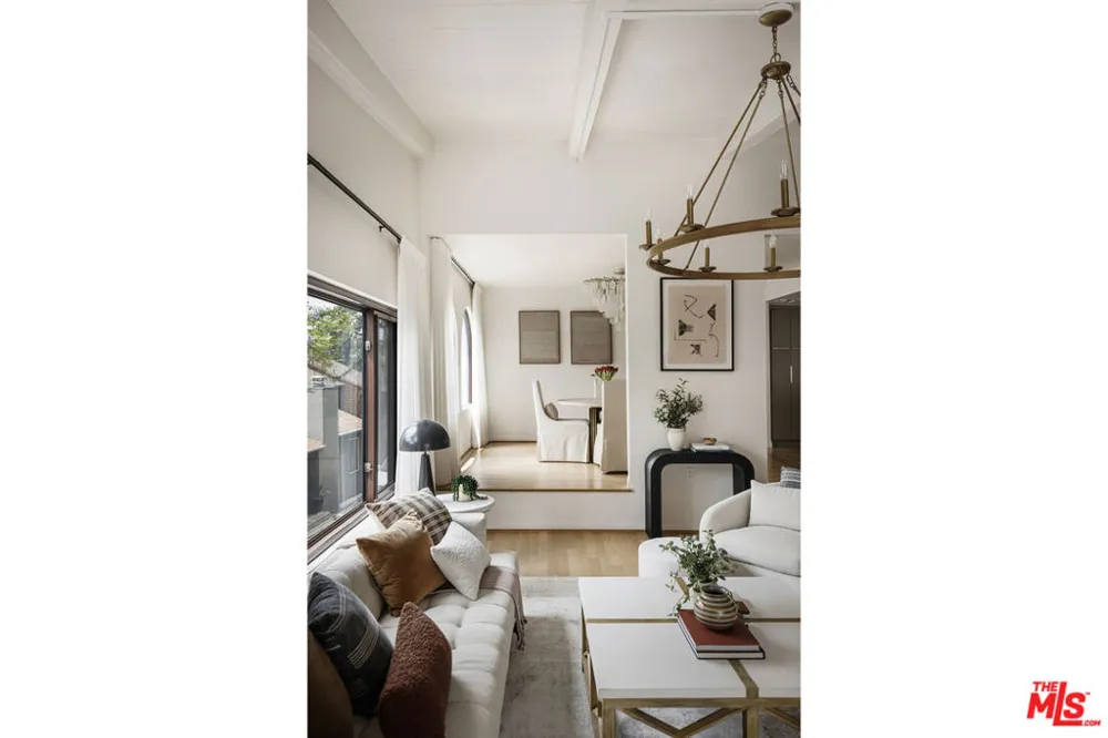 2426 Cazaux Place Los Angeles, CA 90068