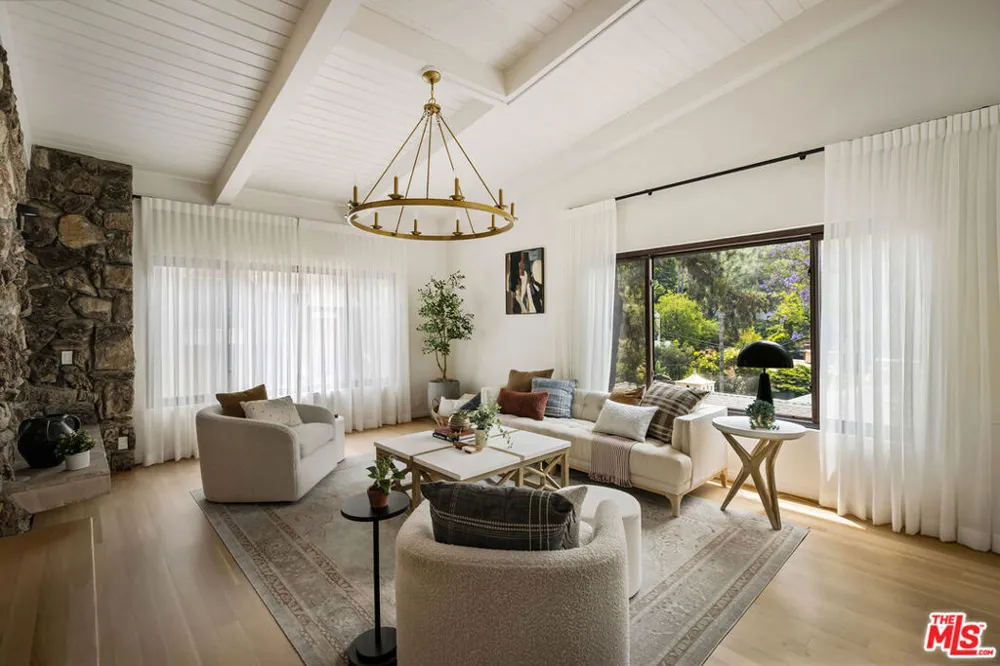2426 Cazaux Place Los Angeles, CA 90068