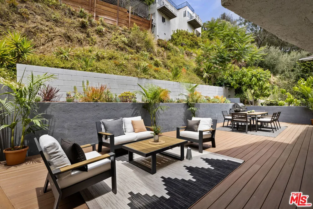 2426 Cazaux Place Los Angeles, CA 90068