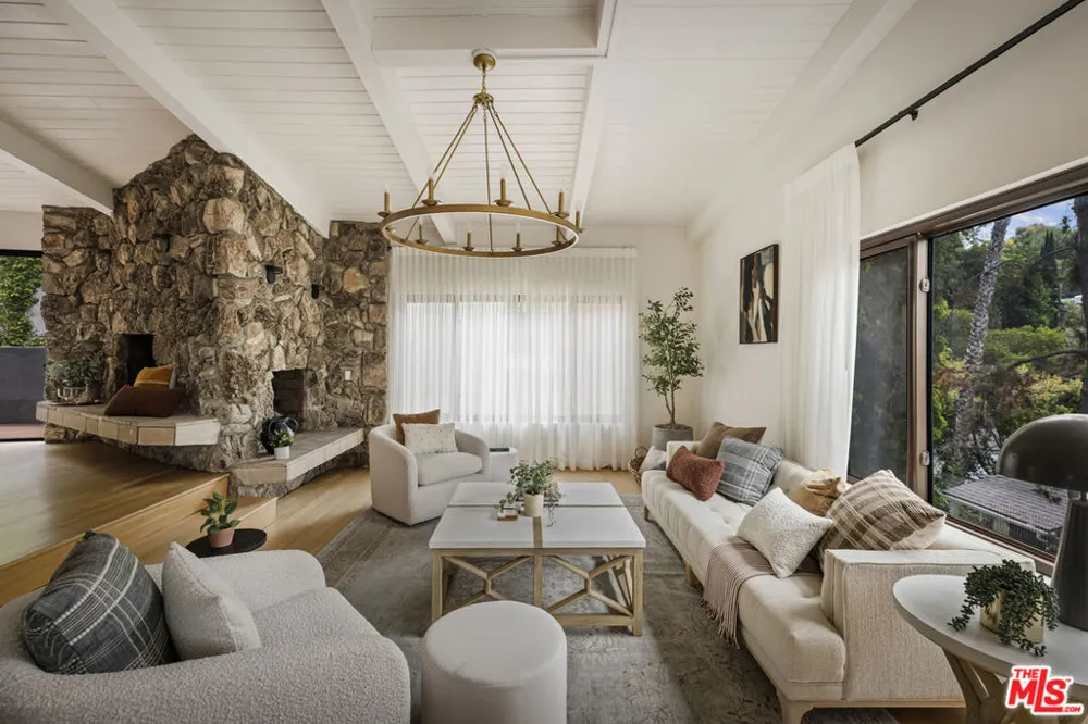 2426 Cazaux Place Los Angeles, CA 90068